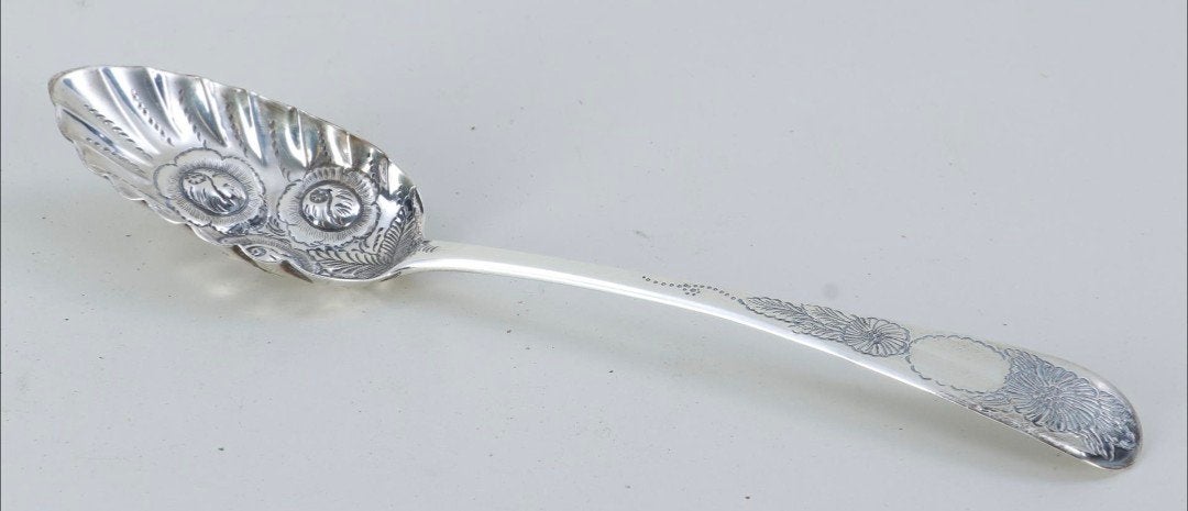 Engelse massief zilveren bessenlepel / fruitschep 1777, Ophalen of Verzenden