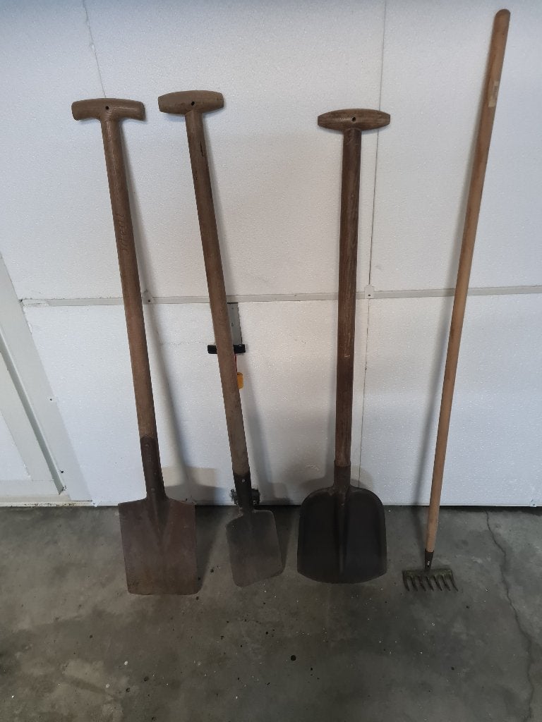 Tuin hand gereedschap 2x steek schop ,1x schop en 1x harkje., Ophalen, Gebruikt, Schop