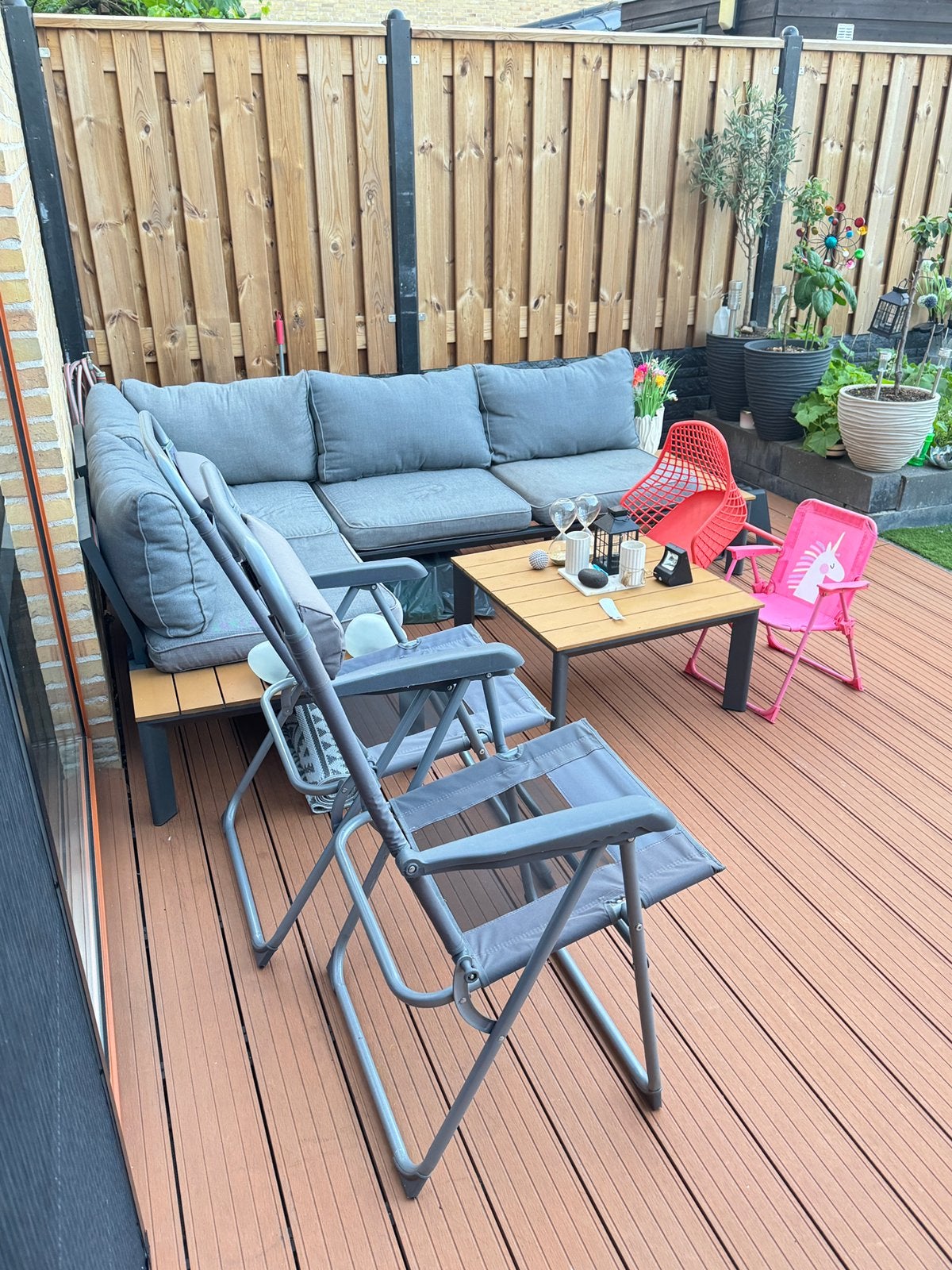 Loungeset inclusief kussens tafel, Ophalen, Zo goed als nieuw