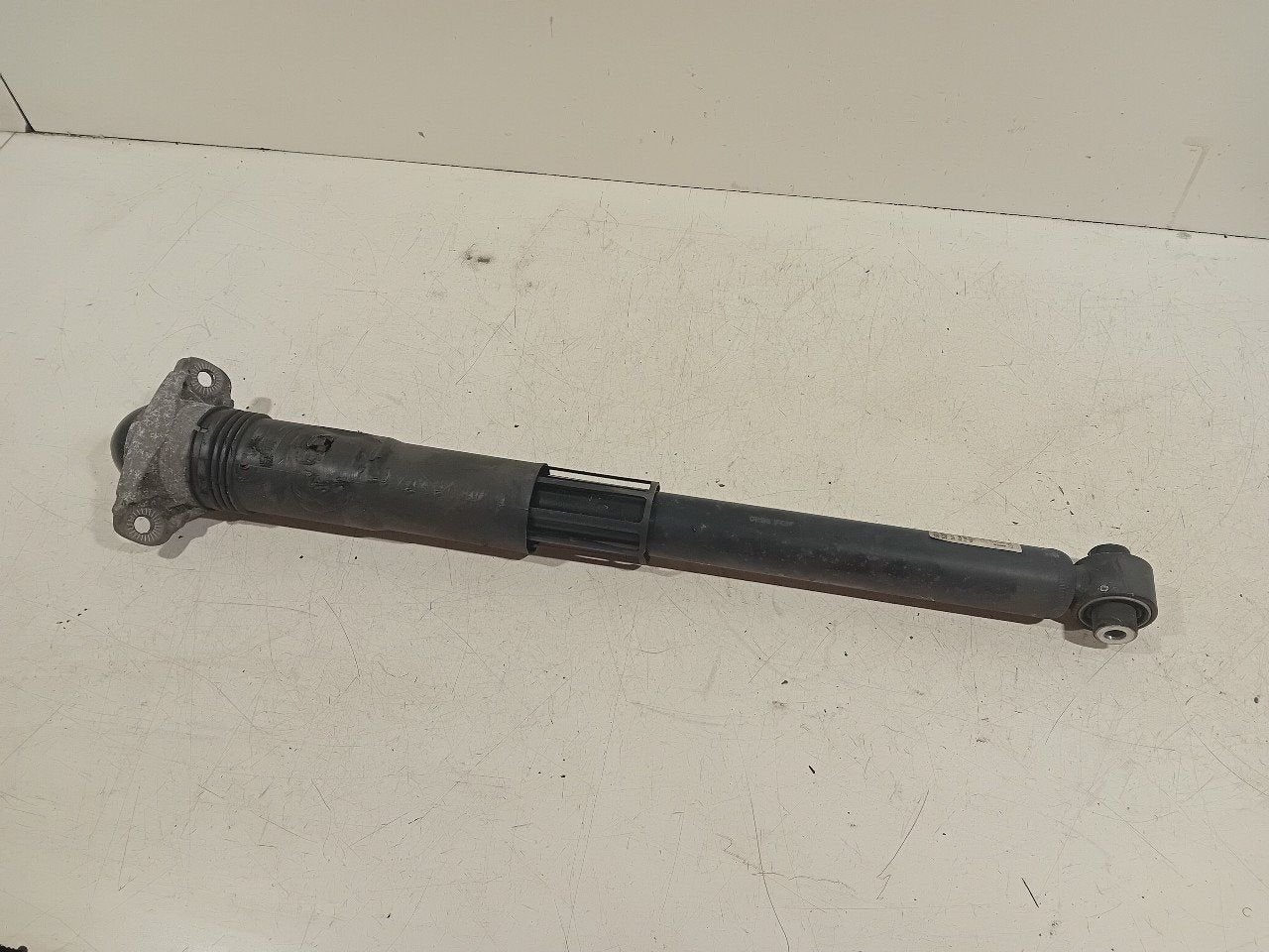 Schokbreker links achter Volkswagen Golf, Onderdelen@venauto.nl, Van der Ven Autorecycling B.V., Gebruikt, Ettenseweg 76, 4706 PB Roosendaal, The Netherlands