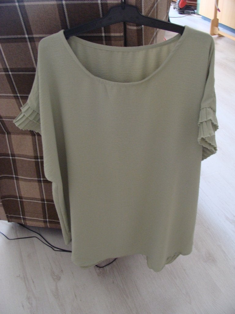 Te koop groen T-shirt met korte moutjes maat XL, Maat 46/48 (XL) of groter, Nieuw, Ophalen of Verzenden, Korte mouw
