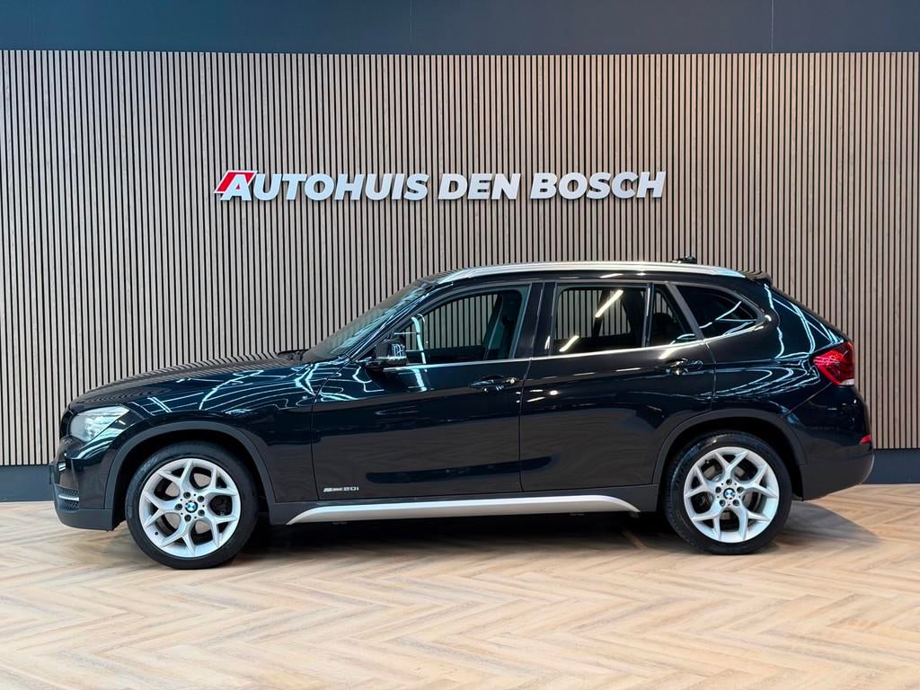 BMW X1 SDrive20i Business, Euro 6, 4 cilinders, USB, Zwart