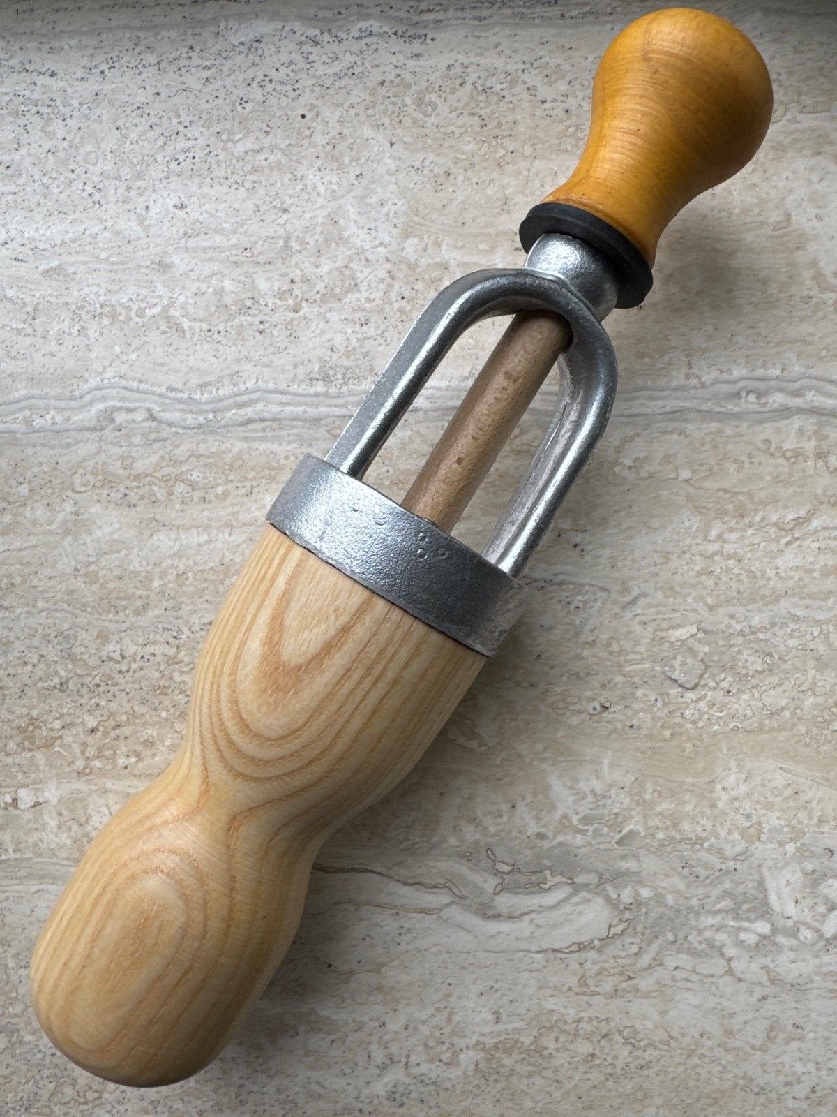 Vintage  kurken plaatser uit hout en metaal, Ophalen of Verzenden