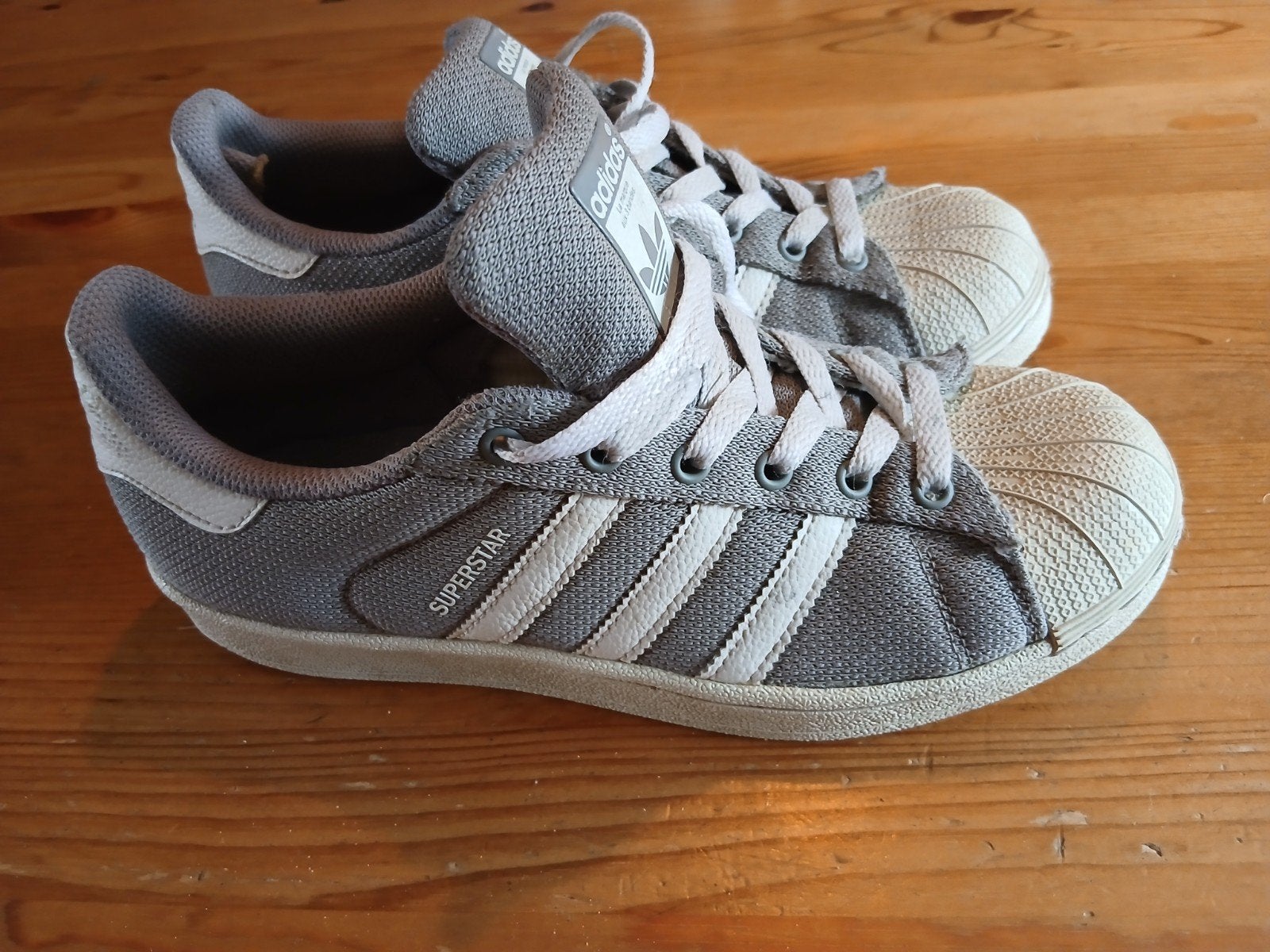 Adidas superstar maat 38 2/3 lichtgrijs, Adidas, Ophalen of Verzenden, Grijs, Sneakers of Gympen