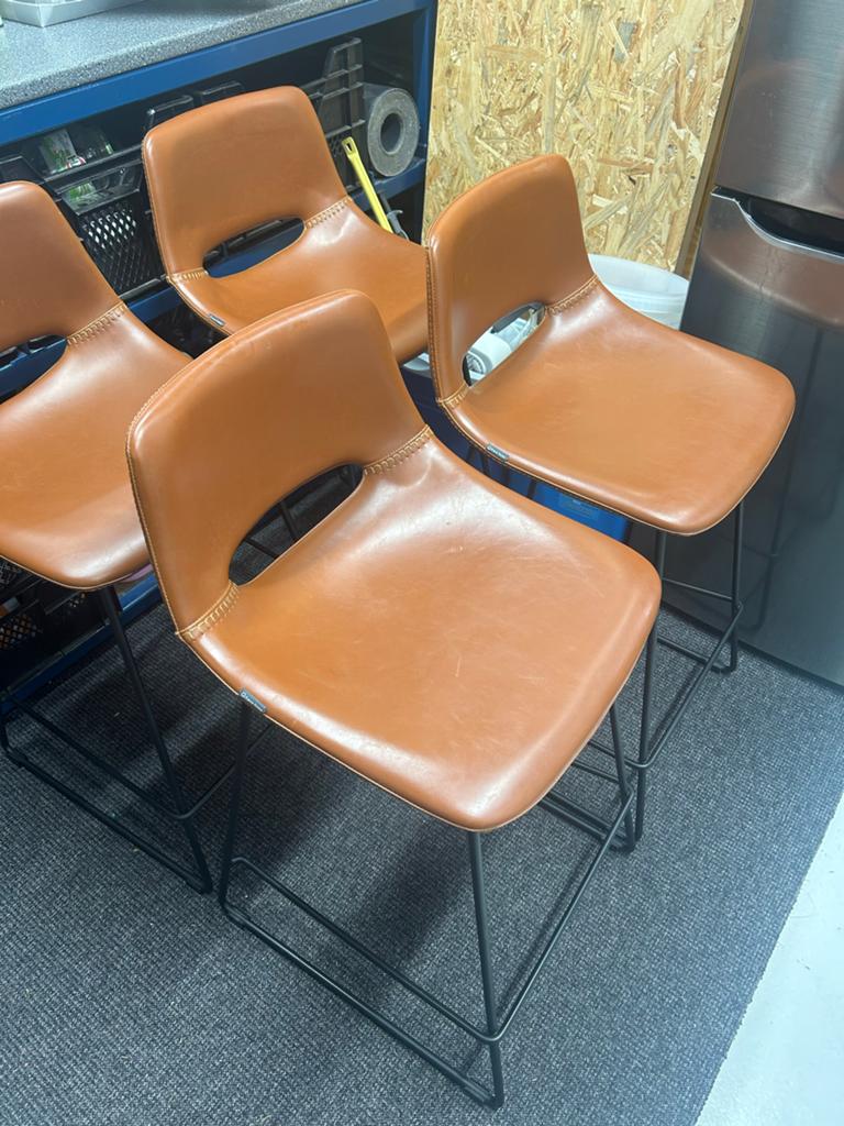 Barkrukken Zahara van Kave Home 4x, Ophalen, Kunststof, Gebruikt, Met voetsteun