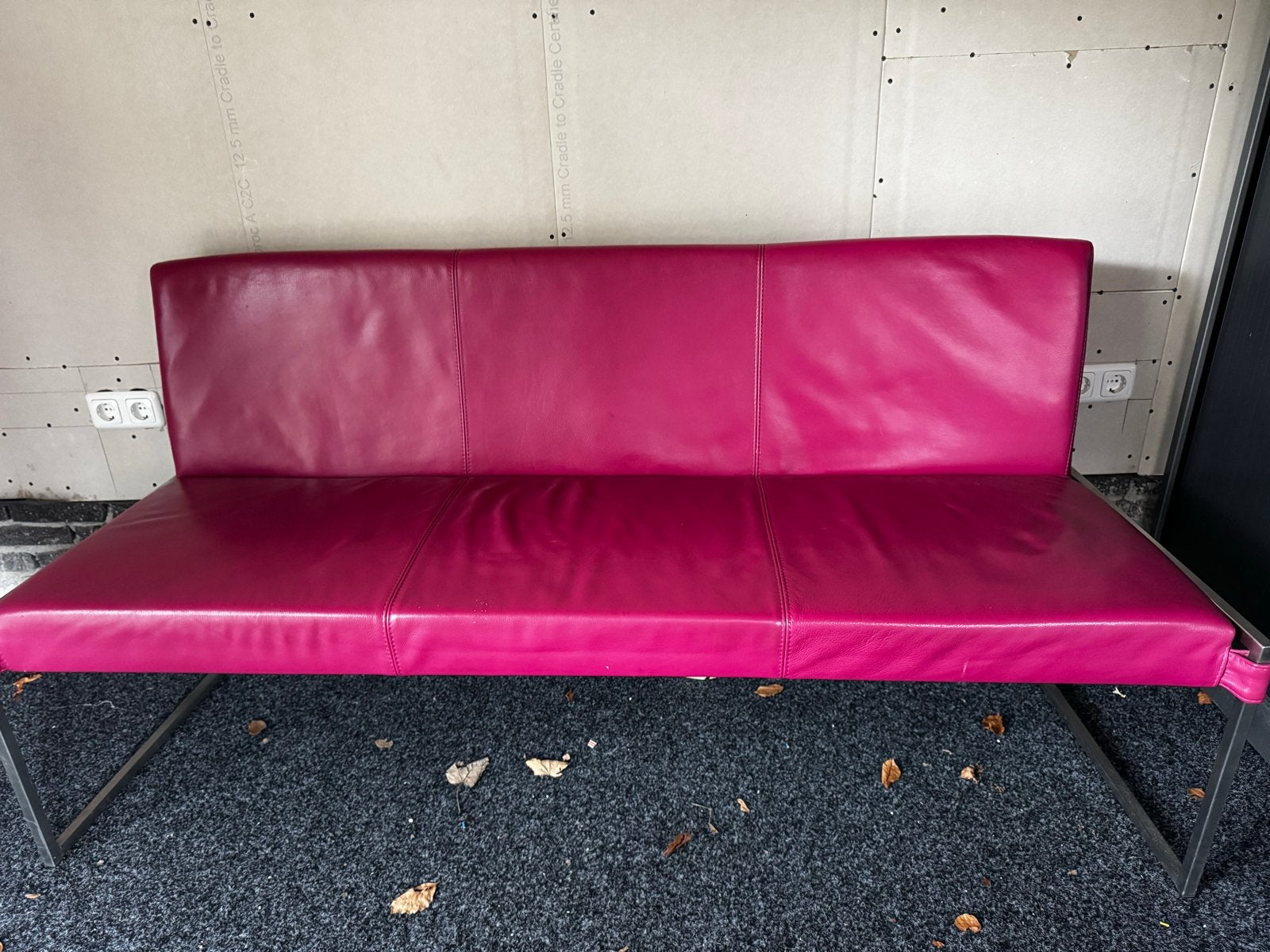Eettafelset: roze stoelen en bankje van Bert Plantagie, Gebruikt, Overige kleuren, Drie, Leer