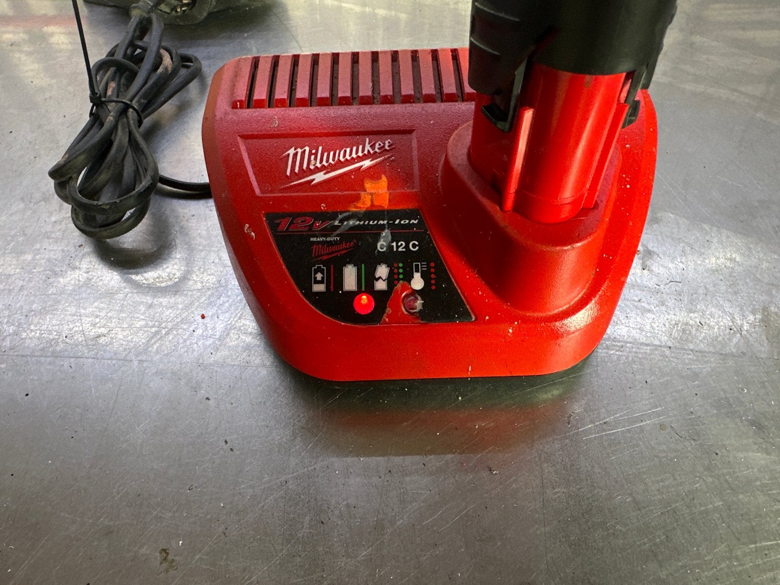 Milwaukee C12C Acculader 12V Lithium-Ion, Ophalen of Verzenden, Gebruikt
