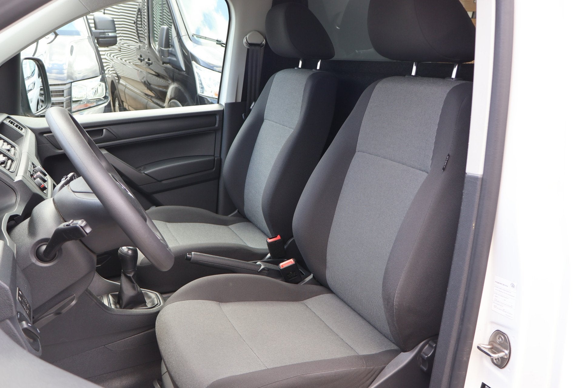 Volkswagen Caddy 2.0 TDI L1H1 102pk Navigatie (bj 2019), Auto's, Bestelauto's, Stof, Gebruikt, 4 cilinders, Volkswagen