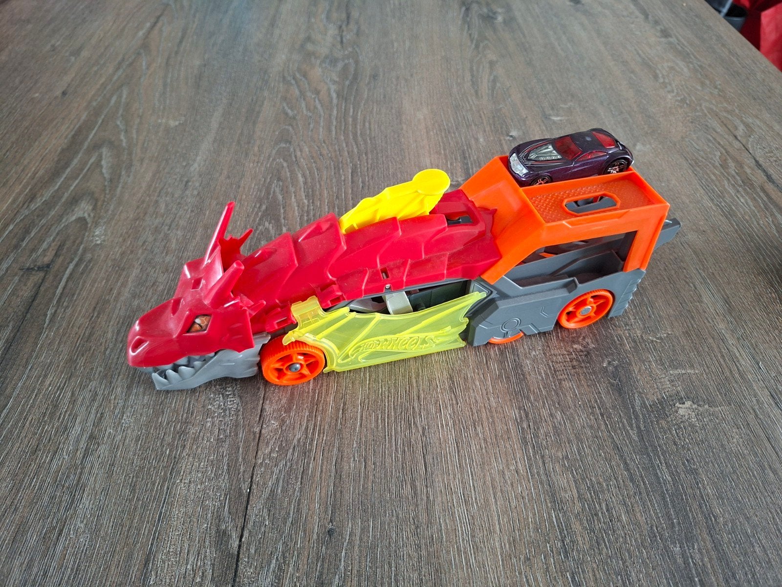 Hot Wheels Draak Auto Launcher - Schiet auto's uit zijn bek!, Ophalen of Verzenden, Zo goed als nieuw