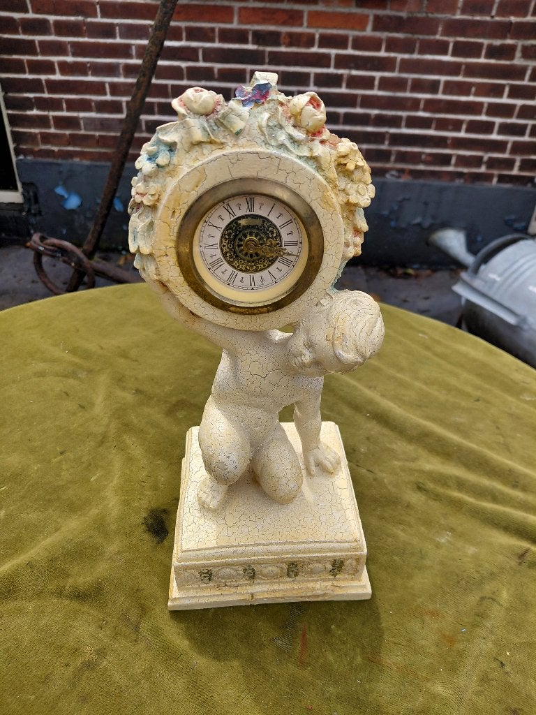 Vintage opdraaiklokje met een putty., Verzenden
