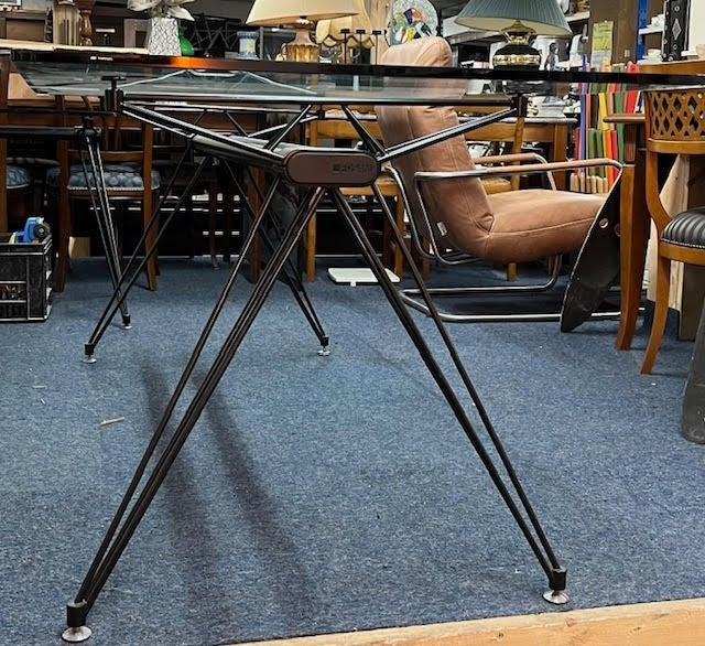 Design glazen tafel met zwart metalen onderstel, Ophalen, Gebruikt, 200 cm of meer, 50 tot 100 cm