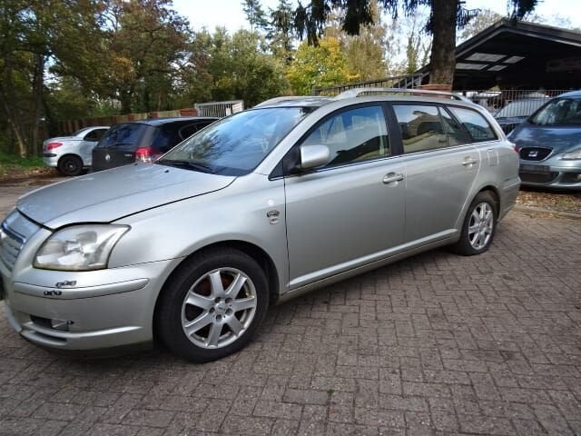 Toyota Avensis combi bj 2008 2.0 d motorschade voor demontag, Gebruikt, -, -, Ophalen of Verzenden