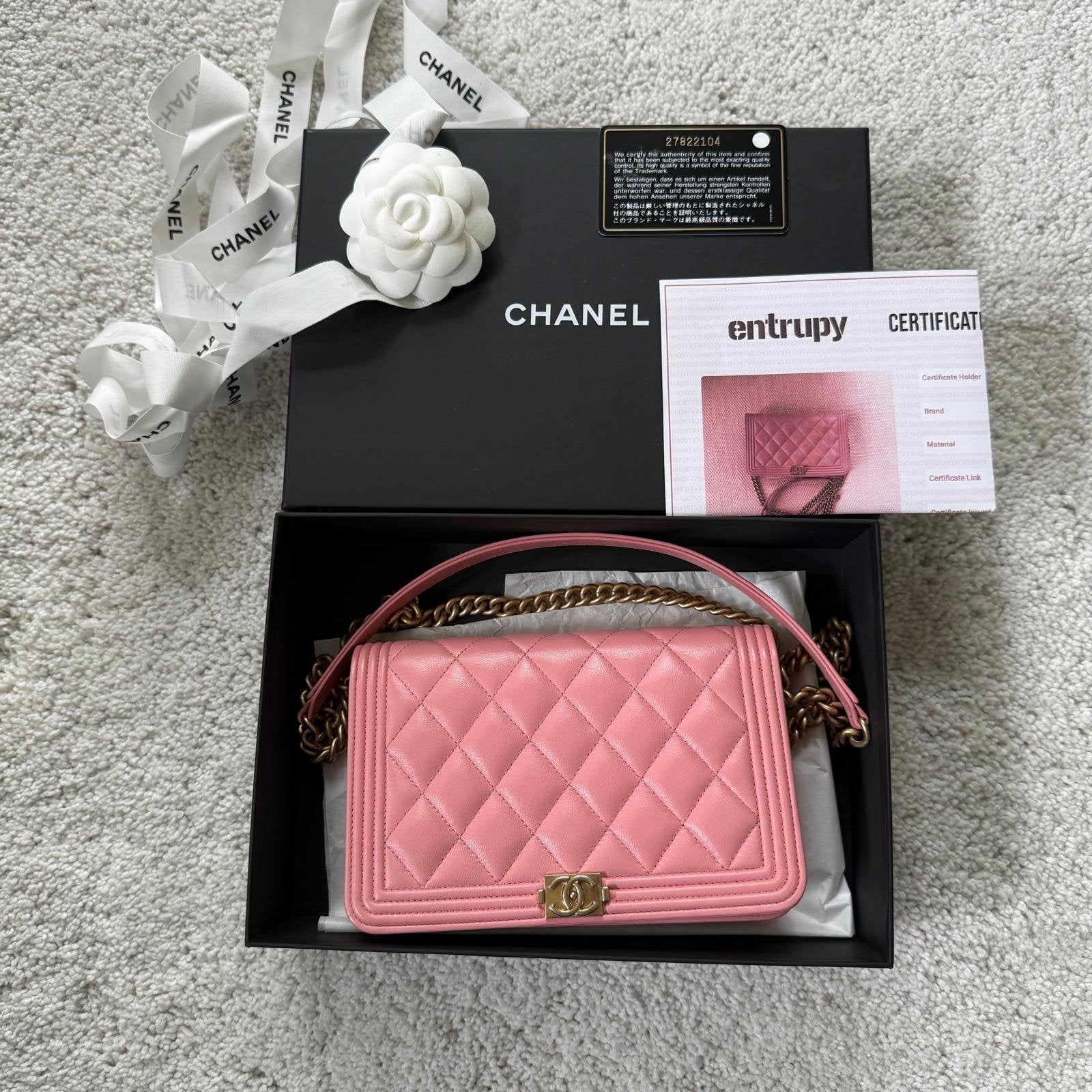 Chanel Boy Wallet on Chain (WOC) Roze, Sieraden, Tassen en Uiterlijk, Tassen | Damestassen, Zo goed als nieuw, Schoudertasje, Roze
