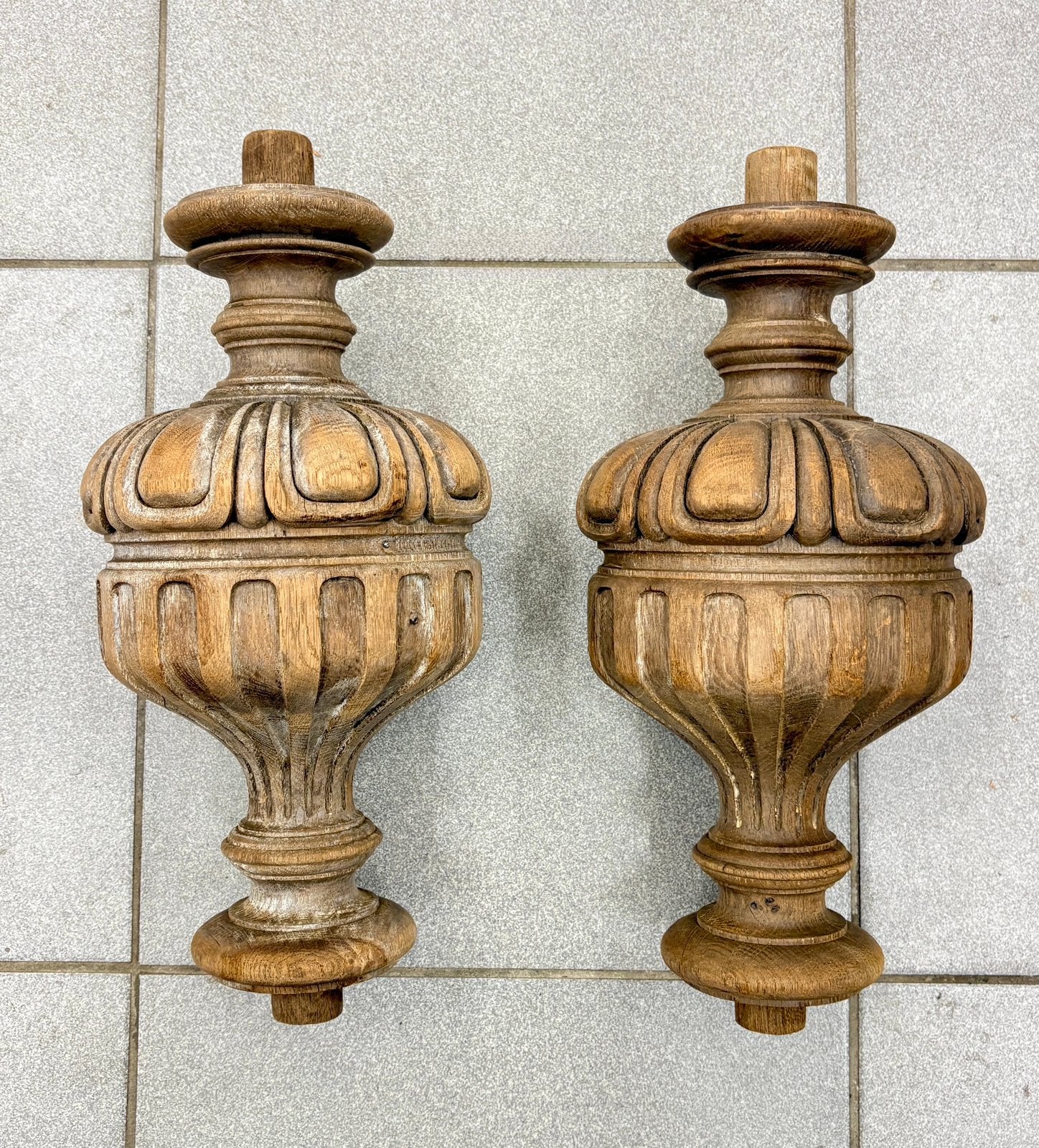2 antieke houten ornamenten - 44 cm hoog, Antiek en Kunst, Ophalen of Verzenden, Hout, Overige typen, 20 - 50 cm