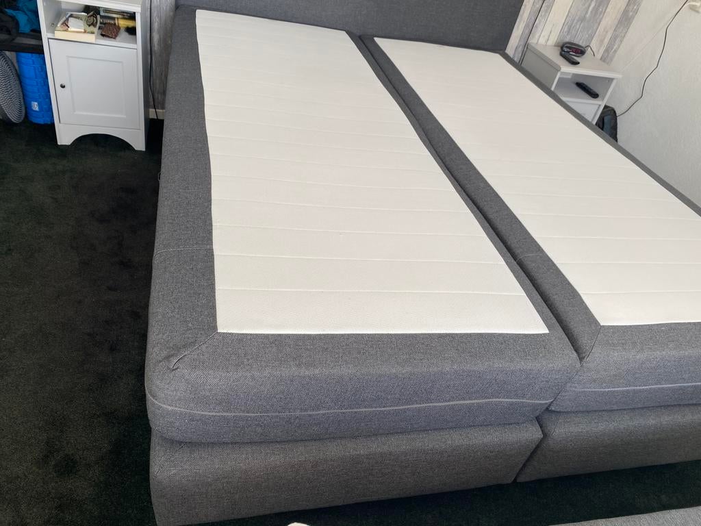 Grijze  tweepersoons boxspring, Huis en Inrichting, Slaapkamer | Boxsprings, Ophalen, Tweepersoons, Zo goed als nieuw, 200 cm