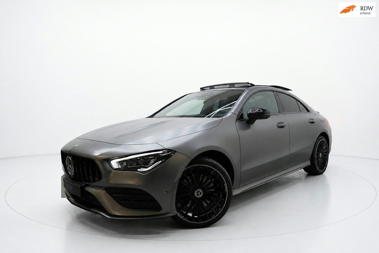 Mercedes-Benz CLA-klasse 250 e AMG NIGHT PANO SFEER 360, Auto's, Gebruikt, 4 cilinders, 15 kWh, Bedrijf