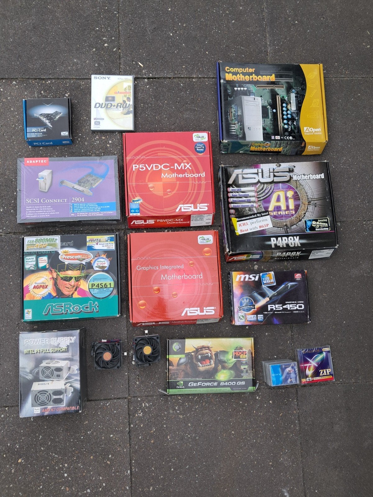 Doos retro computeronderdelen, Gebruikt, Overige soorten, Ophalen of Verzenden, Overige chipsets