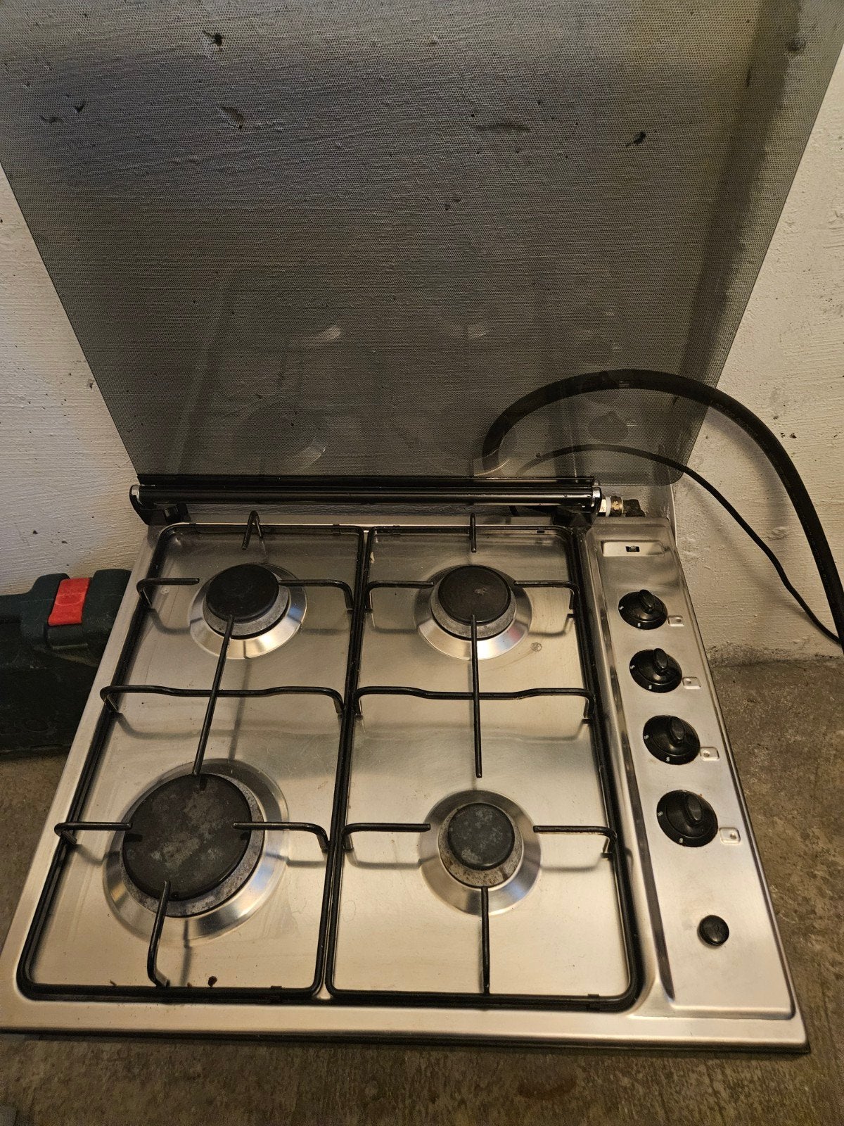 Etna 4-pits gasfornuis met glazen deksel op stoom, Gebruikt, Gas, Vrijstaand, 4 kookzones