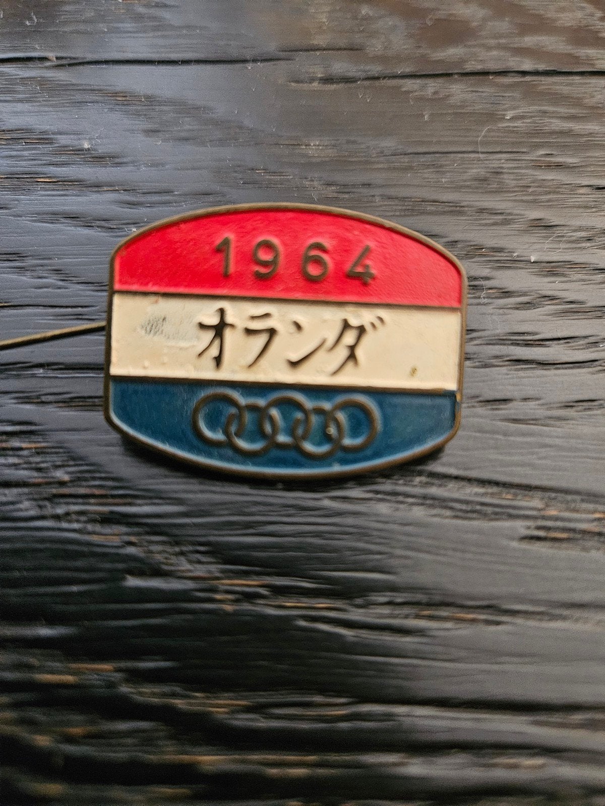 Vintage Olympische Spelen 1964 Tokyo Pin Oranje, Verzamelen, Ophalen of Verzenden, Gebruikt, Sport, Speldje of Pin