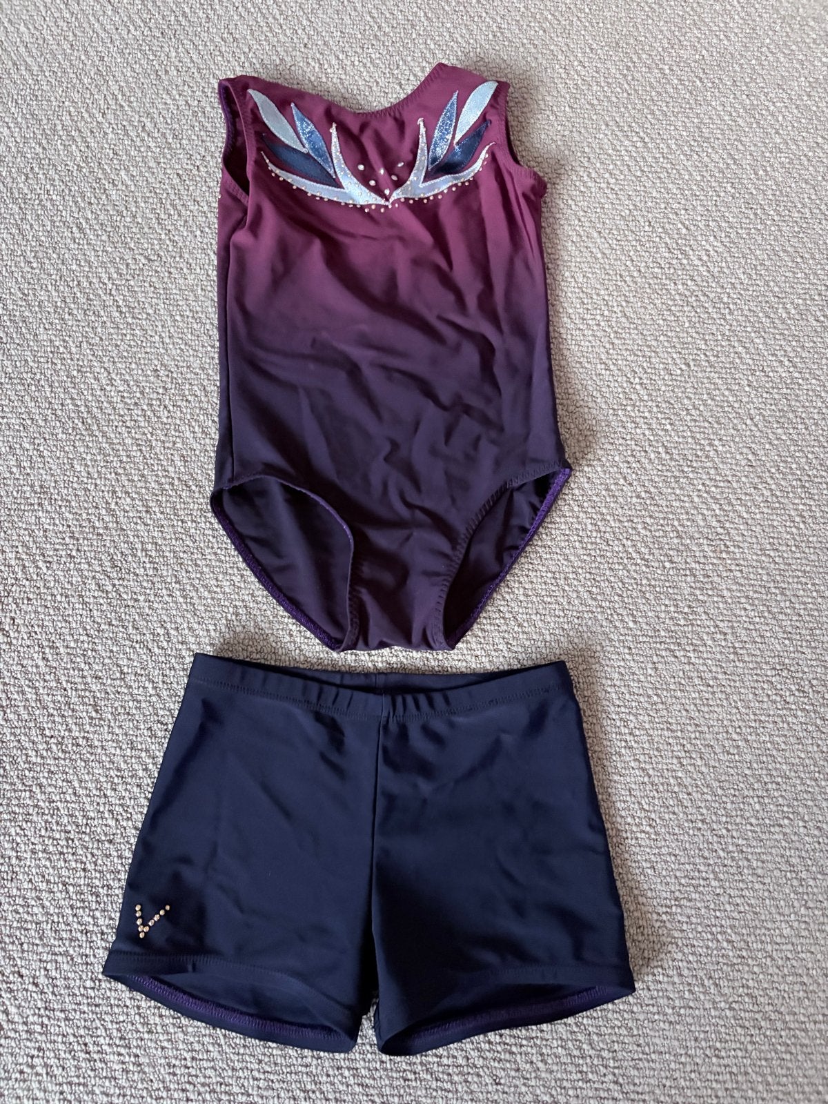 Turnpakje en broekje voor meisjes, maat 110, Sport en Fitness, Turnen, Ophalen of Verzenden, Zo goed als nieuw, Paars, Overige typen
