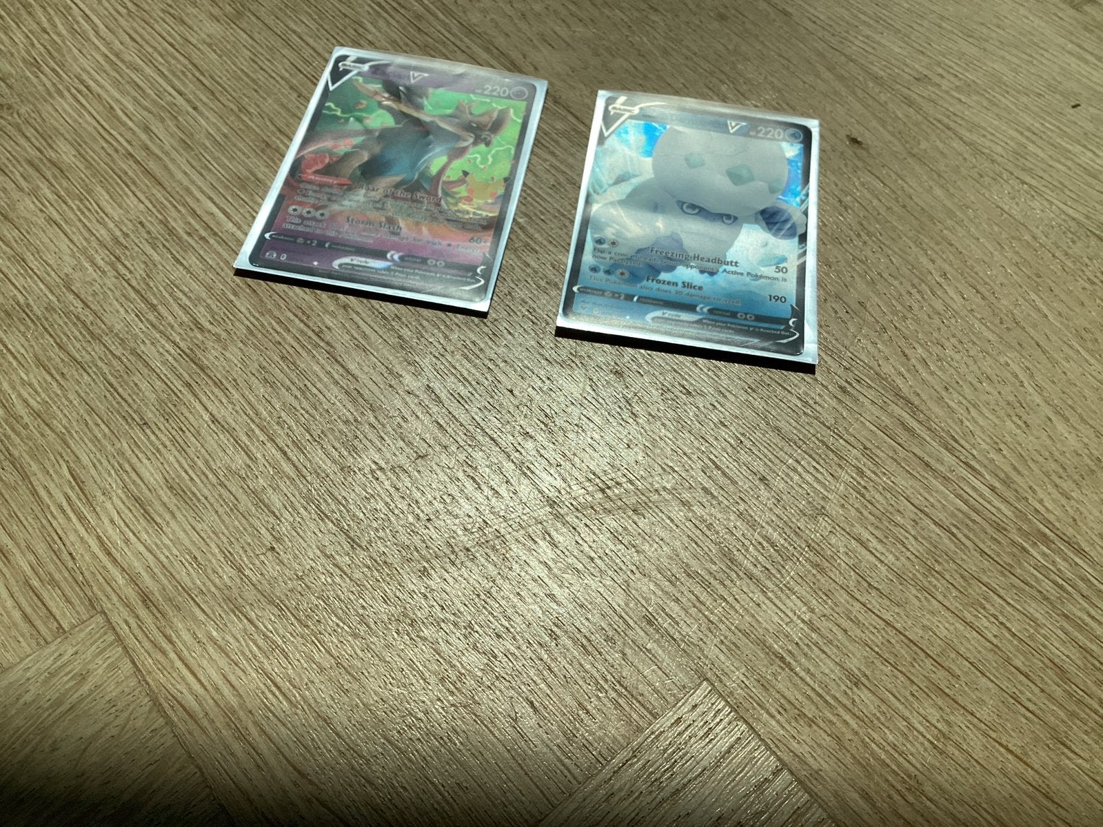Pokémon V-kaarten: Zacian V & Eiscue V, Ophalen of Verzenden, Zo goed als nieuw, Meerdere kaarten