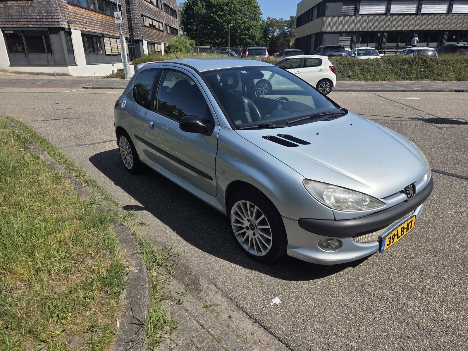Peugeot 206 2.0 GTI 16V 3D 2002 Grijs, 1025 kg, 136 pk, 40 €/maand, Zwart