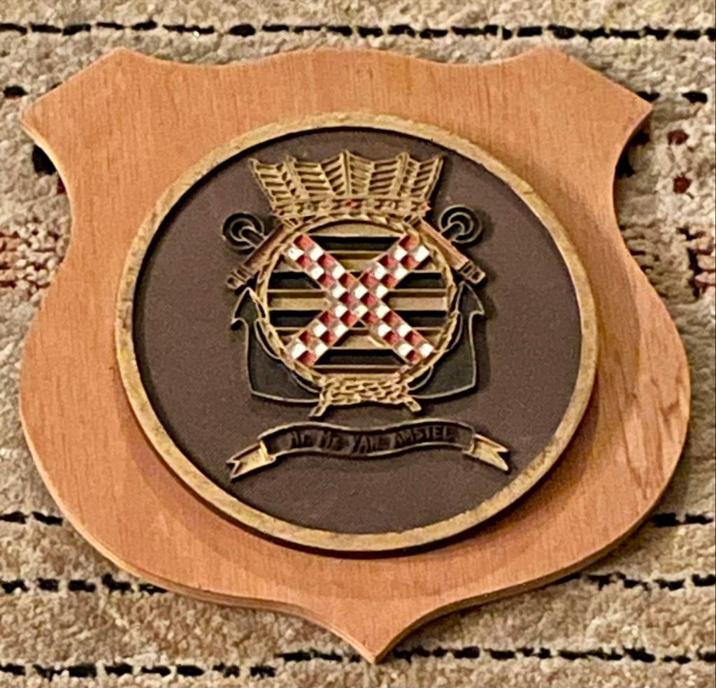 Herdenkingsschild Zr.Ms. Van Amstel (F831) Marine, Ophalen of Verzenden, Marine, Nederland, Embleem of Badge