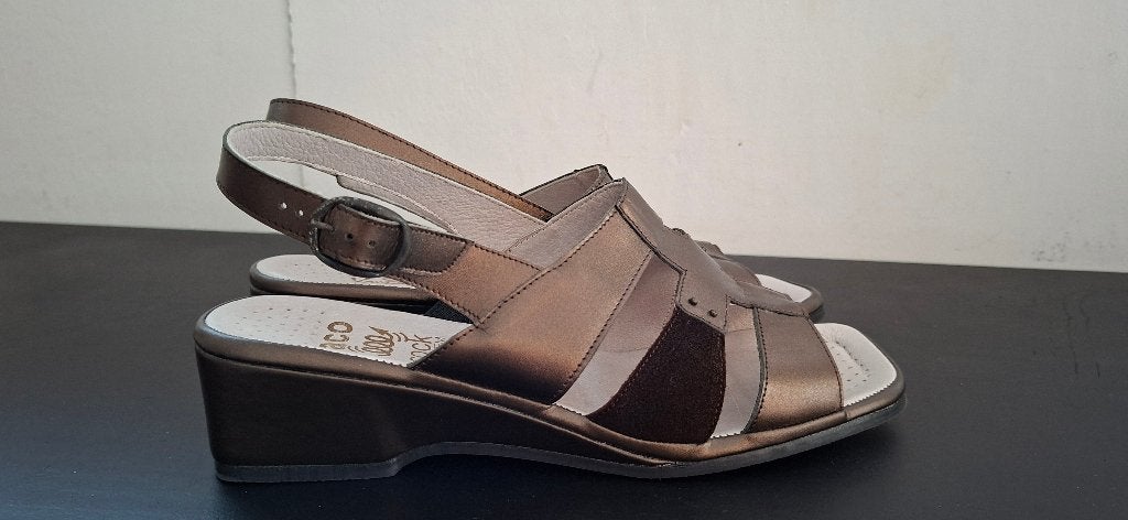 Sandalen Aco Sock Air sandalen brons kleur maat 42 Nieuw ! !, Kleding | Dames, Overige kleuren, Nieuw, Sandalen of Muiltjes, Ophalen of Verzenden