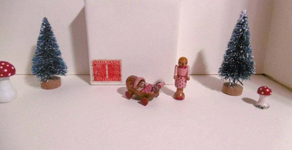 Oude houten miniaturen poppenwagen pop speelgoed poppenhuis, Verzenden, Poppenhuis
