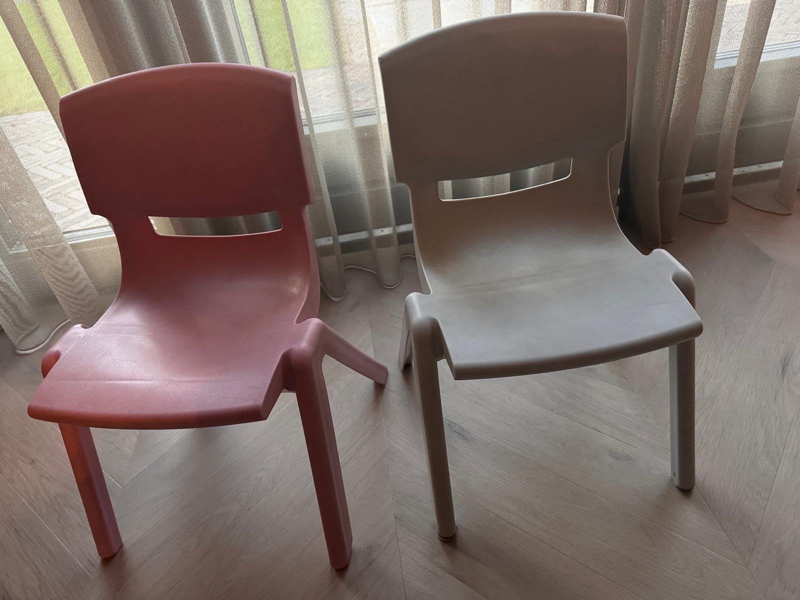 Kinderstoeltjes grijs en roze van plastic, Ophalen of Verzenden, Gebruikt, Overige typen