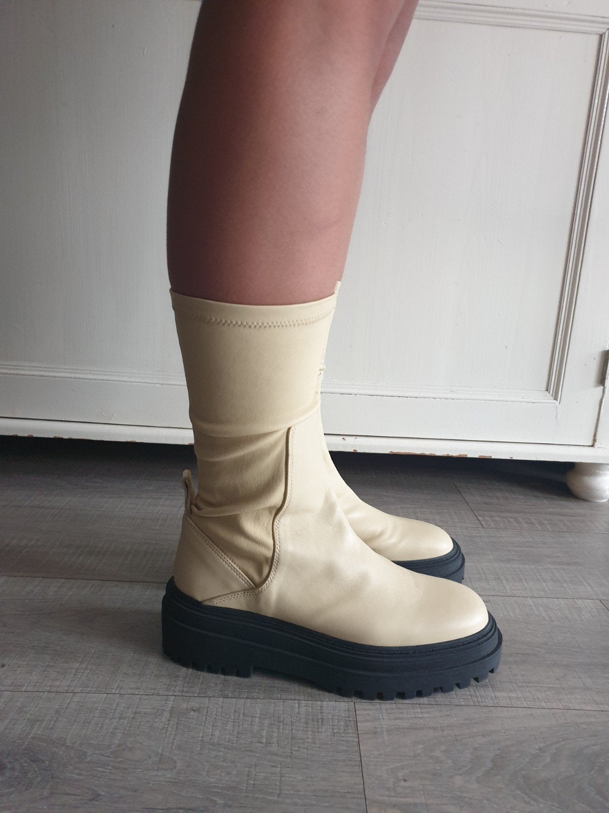 Zara leren Lug Track Sole laarzen 40 NIEUW, Kleding | Dames, Schoenen, Hoge laarzen, Nieuw, Ophalen of Verzenden, Zara