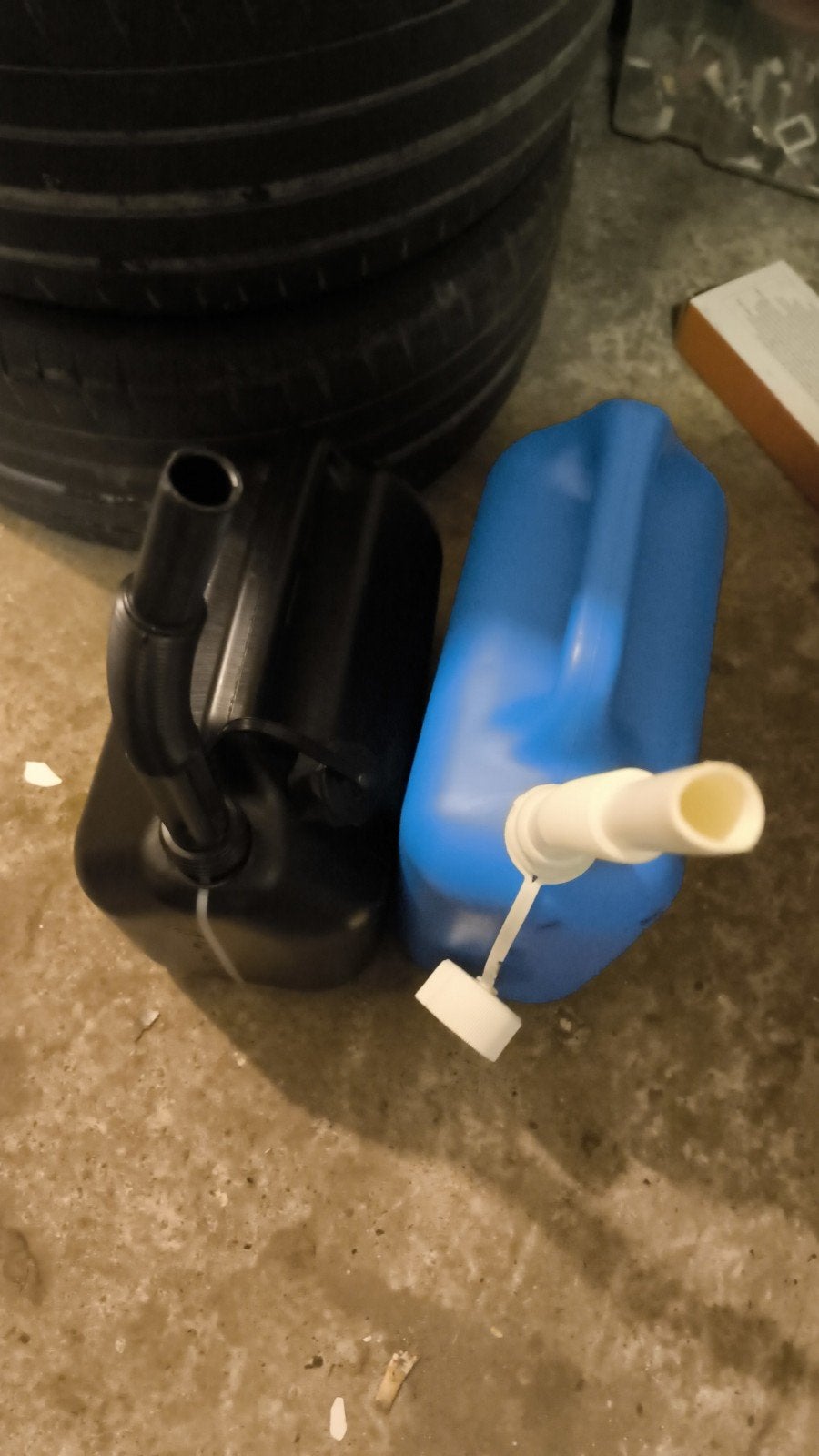 2x Jerrycan 10L - Brandstof en Water Opslag, Ophalen, Gebruikt, Universele onderdelen