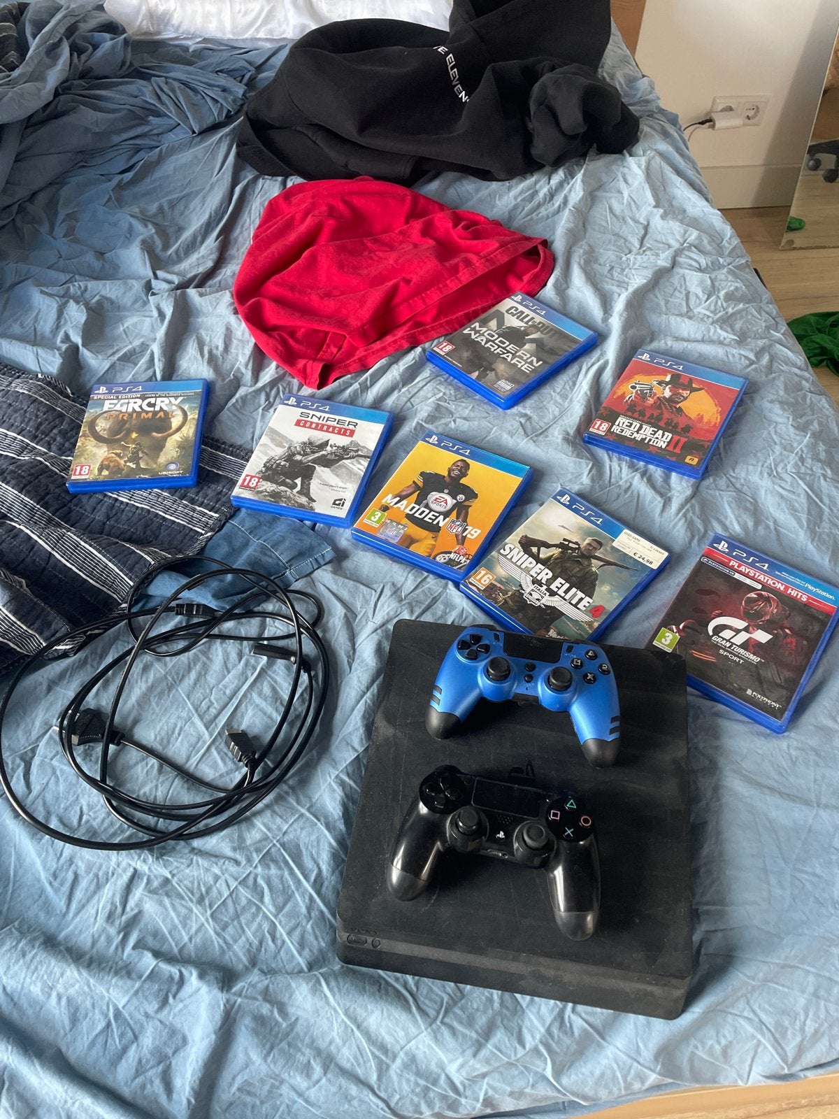 PS4 in topconditie met diverse games en 2 controllers, Spelcomputers en Games, 2 spelers, Ophalen of Verzenden, Zo goed als nieuw