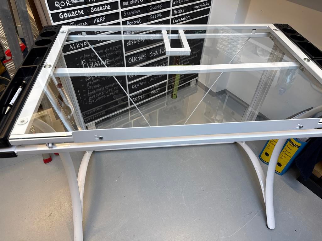 Tekentafel met glazen blad en opbergvakken, Tuin en Terras, Tuintafels, Ophalen of Verzenden, Zo goed als nieuw