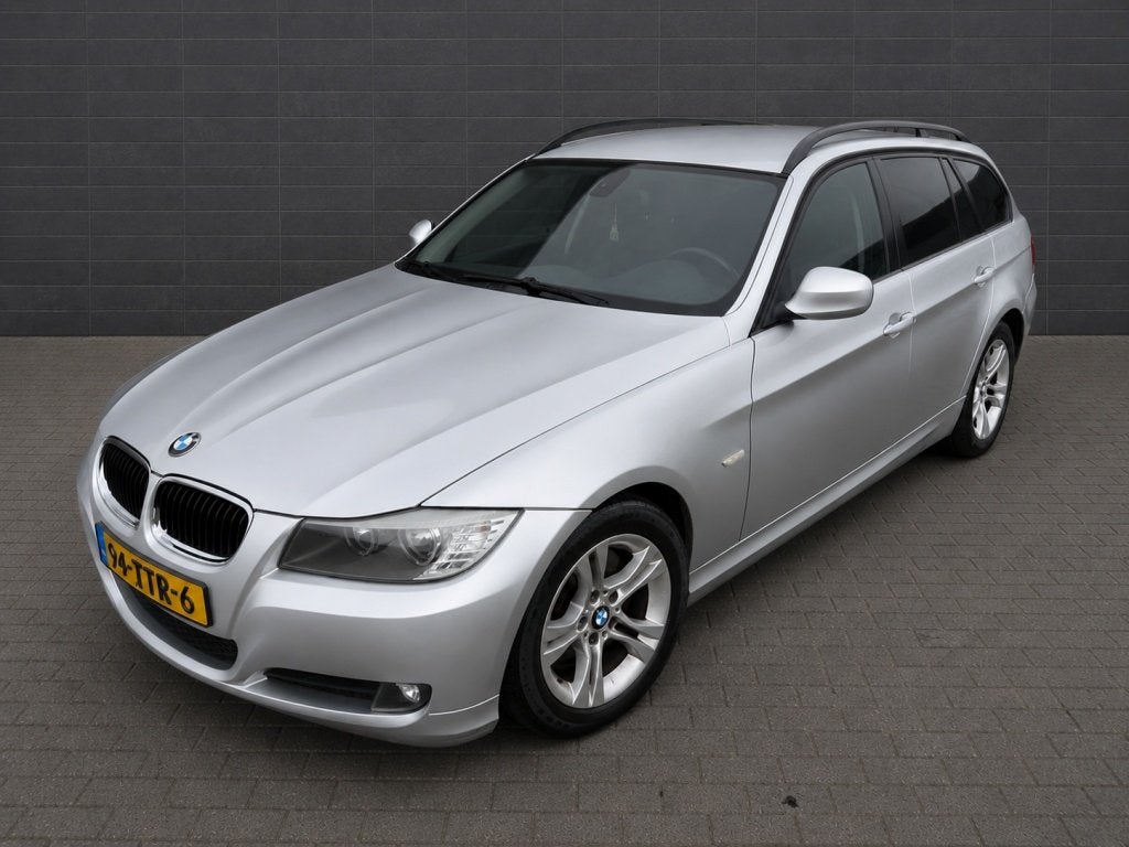 BMW 3 Serie Touring 318d Corporate Lease| LCI| LEER| CLIMA|, Auto's, 21 km/l, Zwart, Leder, 3-Serie
