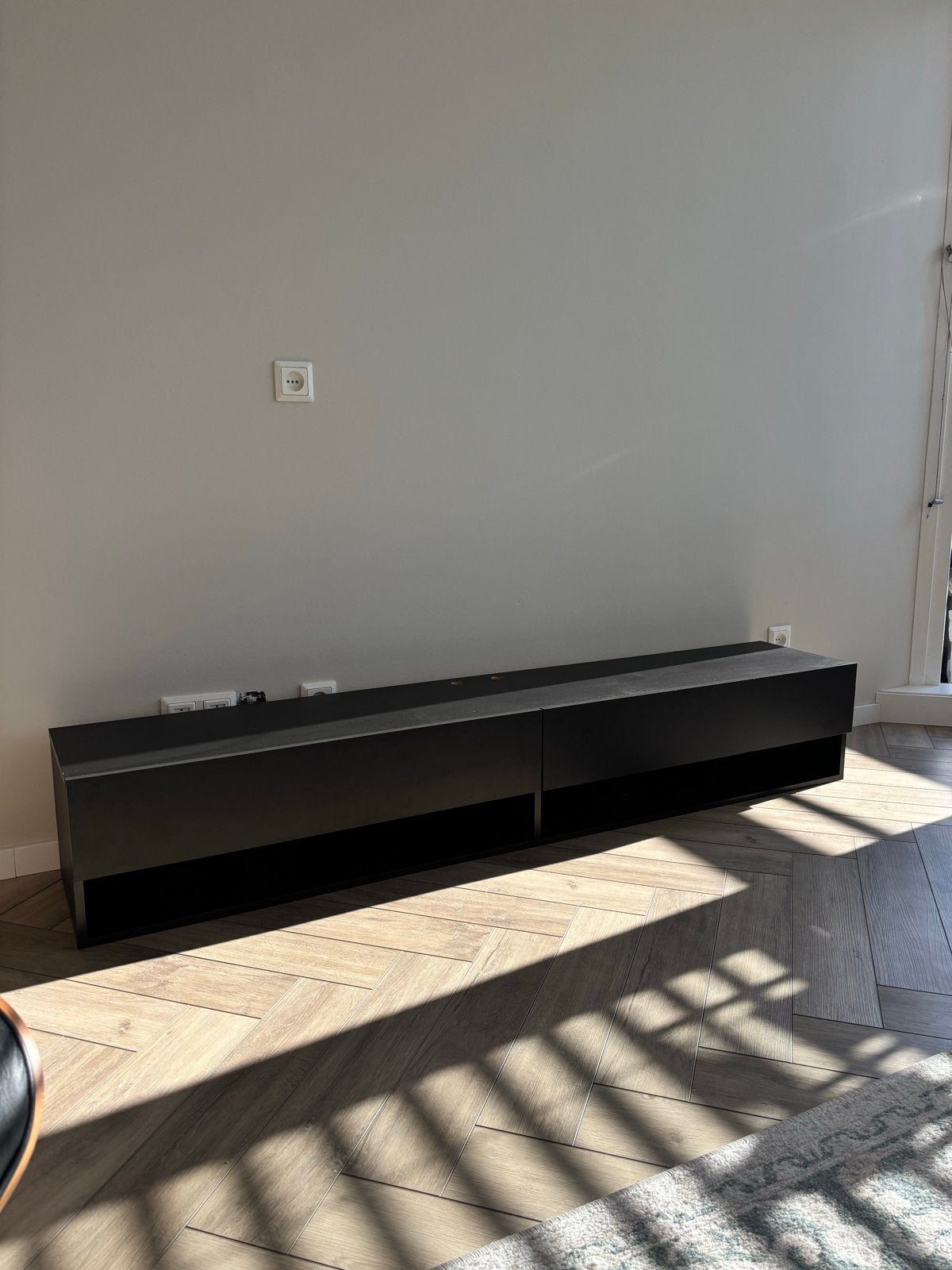 Modern zwart tv-dressoir, Ophalen, 150 tot 200 cm, Zo goed als nieuw, Minder dan 100 cm