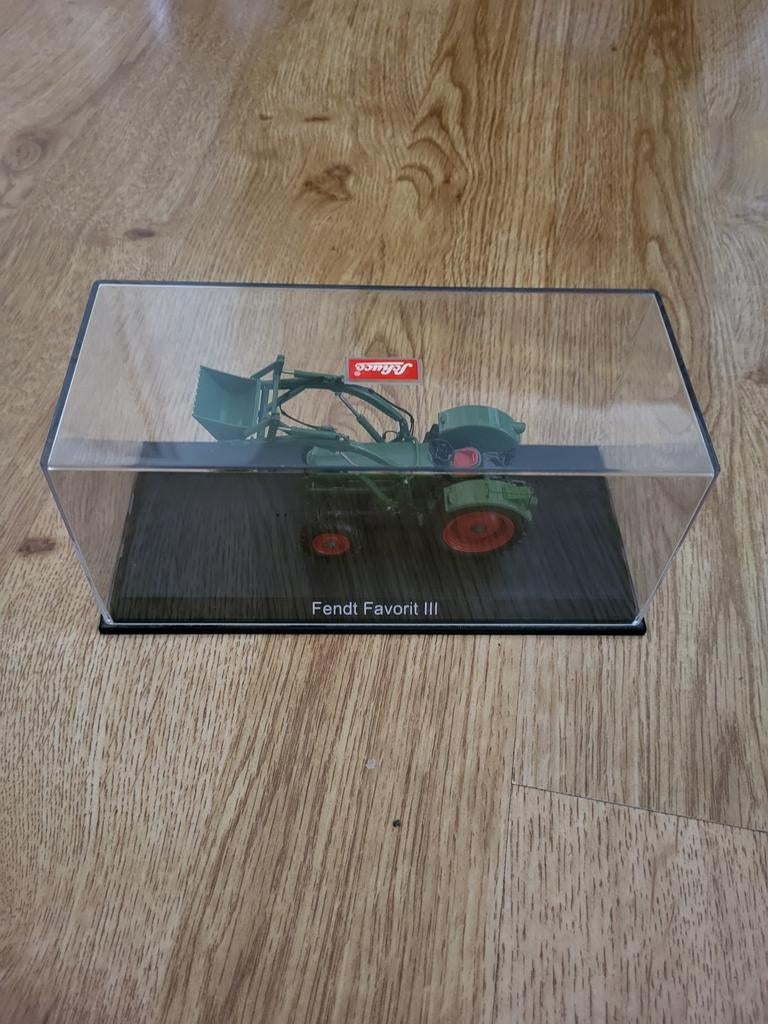 Schuco Fendt Favorit III Tractor Model - Zo goed als nieuw, Overige merken, 1:50 of kleiner, Overige typen, Ophalen of Verzenden