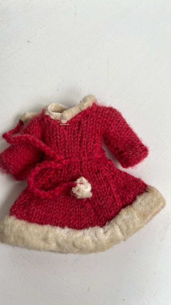 antiek oud gebreid rood poppenjurkje  voor antiek popje, Ophalen of Verzenden