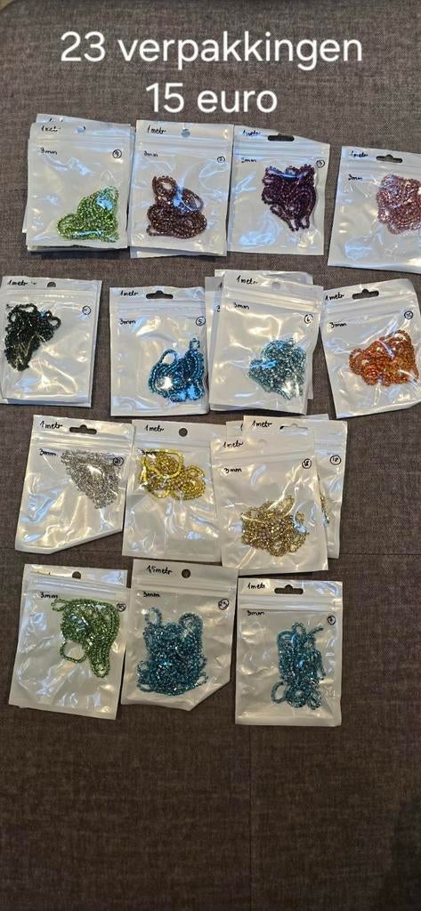 23 verpakkingen metalen kettingen met glazen zirconia's, Sieraden, Tassen en Uiterlijk, Ophalen of Verzenden