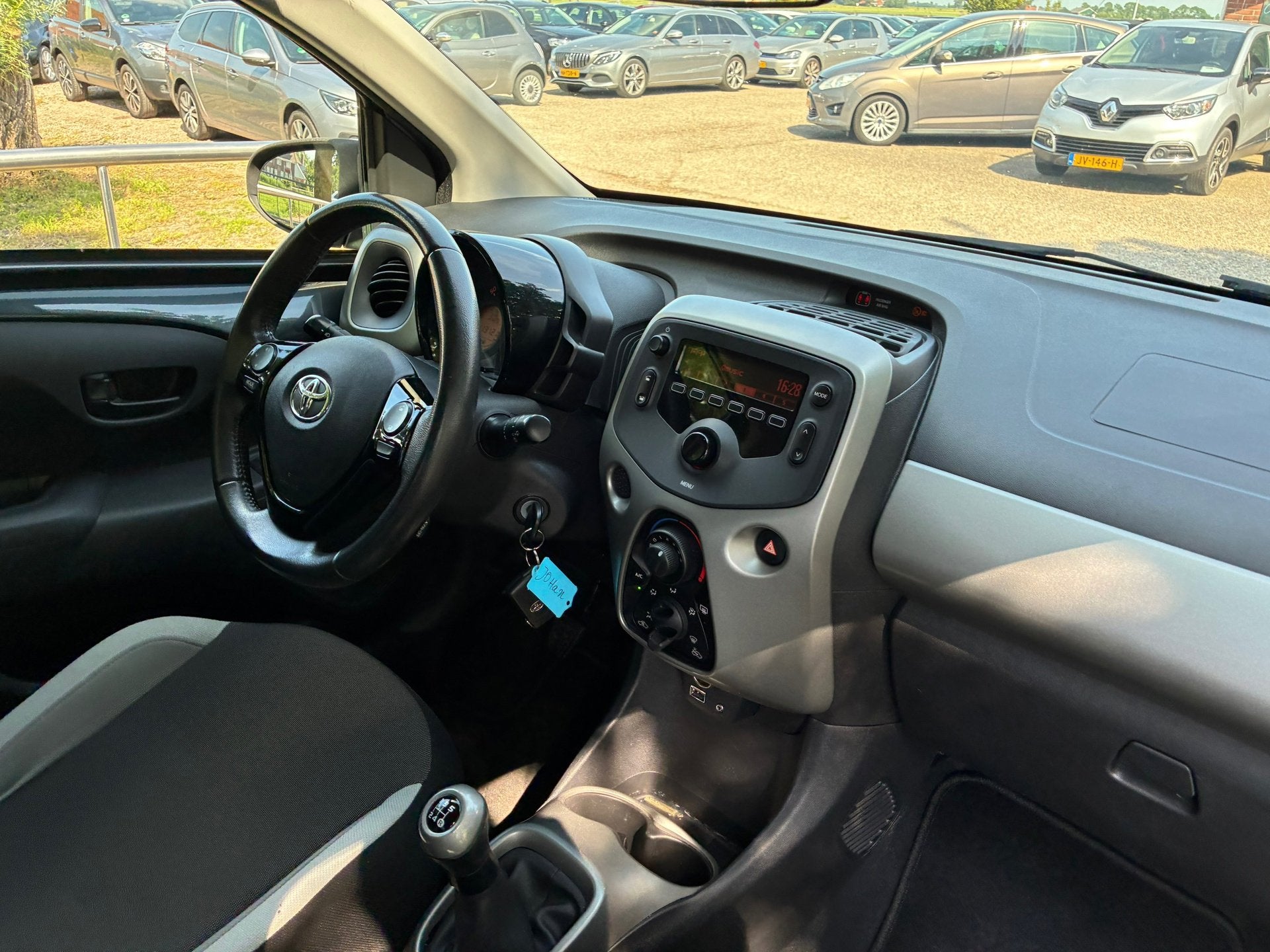Toyota Aygo 1.0 VVT-i x-play | 5-Deurs + Airco nu € 6.750,, Voorwielaandrijving, Euro 5, Stof, Gebruikt