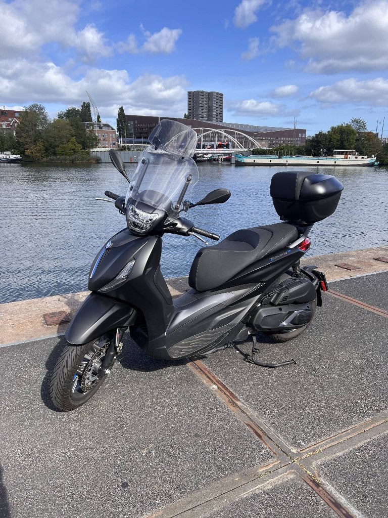 Piaggio Beverly 400 S HPE E5+ (2025) Meteora Zwart, 400 cc, Scooter, Occasion, Particulier