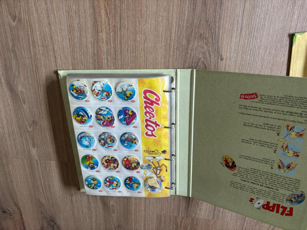 2 complete Flippo mappen - Looney Tunes & Cheetos, Verzamelen, Flippo's, Ophalen of Verzenden, Looney Tunes, Verzameling, Met verzamelmap(pen)