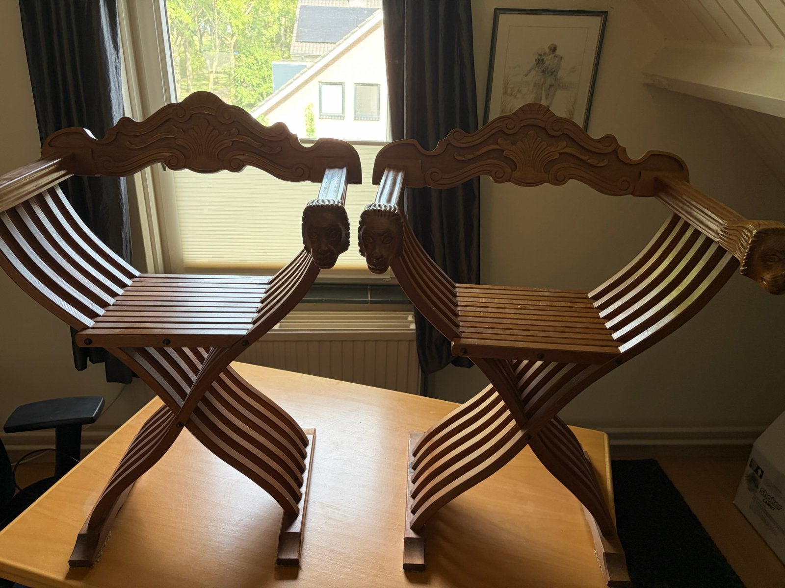Set van 2 antieke Savonarola stoelen met leeuwenkoppen, Ophalen