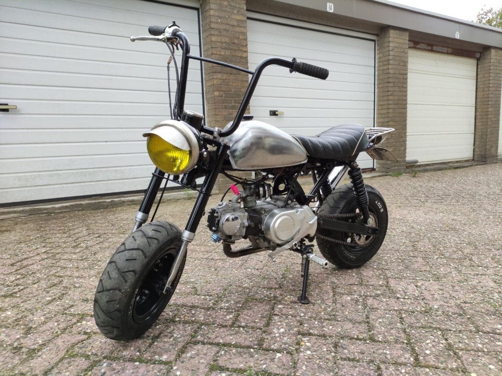 Honda Monkey / Skyteam Replica –Schakelbrommer Geel kenteken, Fietsen en Brommers, Ophalen, Zo goed als nieuw, Maximaal 45 km/u