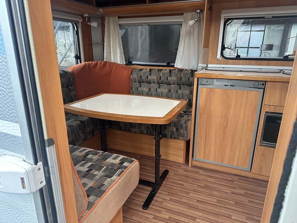 Wilk S4 450 HTD, Met cassette luifel, mover (Zondag open), Caravans en Kamperen, Caravans, Kachel, Rondzit, Bedrijf, 4 tot 5 meter