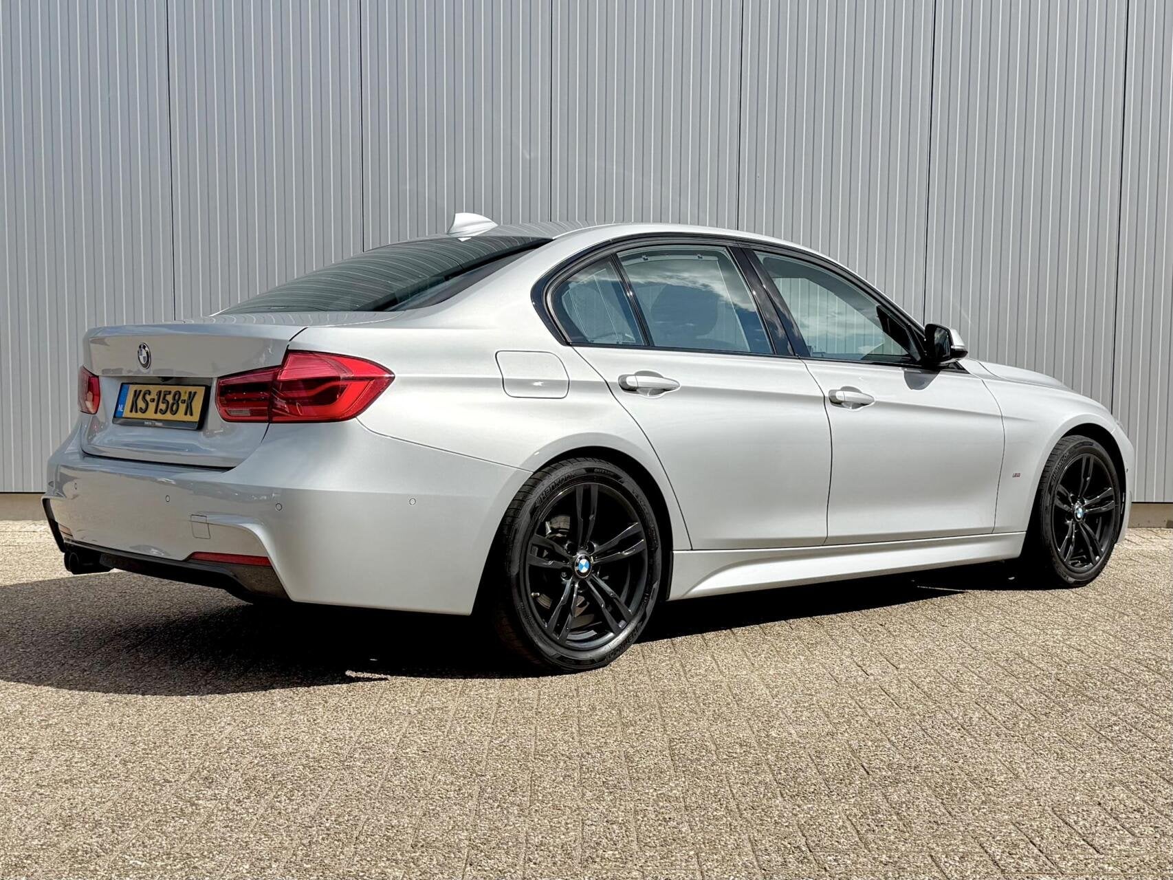 BMW 3-serie 330e M Sport | HUD | Carplay | Leder | LED, Automaat, 1998 cc, Achterwielaandrijving, Gebruikt