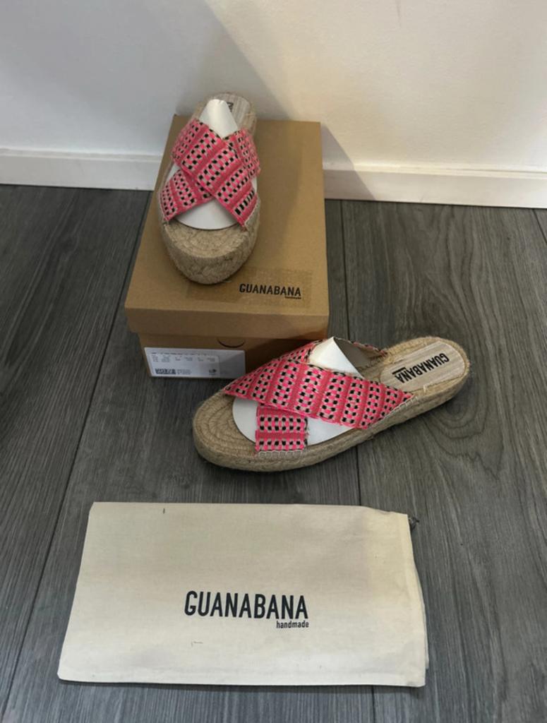 Espadrilles / slippers, Ophalen of Verzenden, Zo goed als nieuw, Espadrilles of Moccasins, Roze