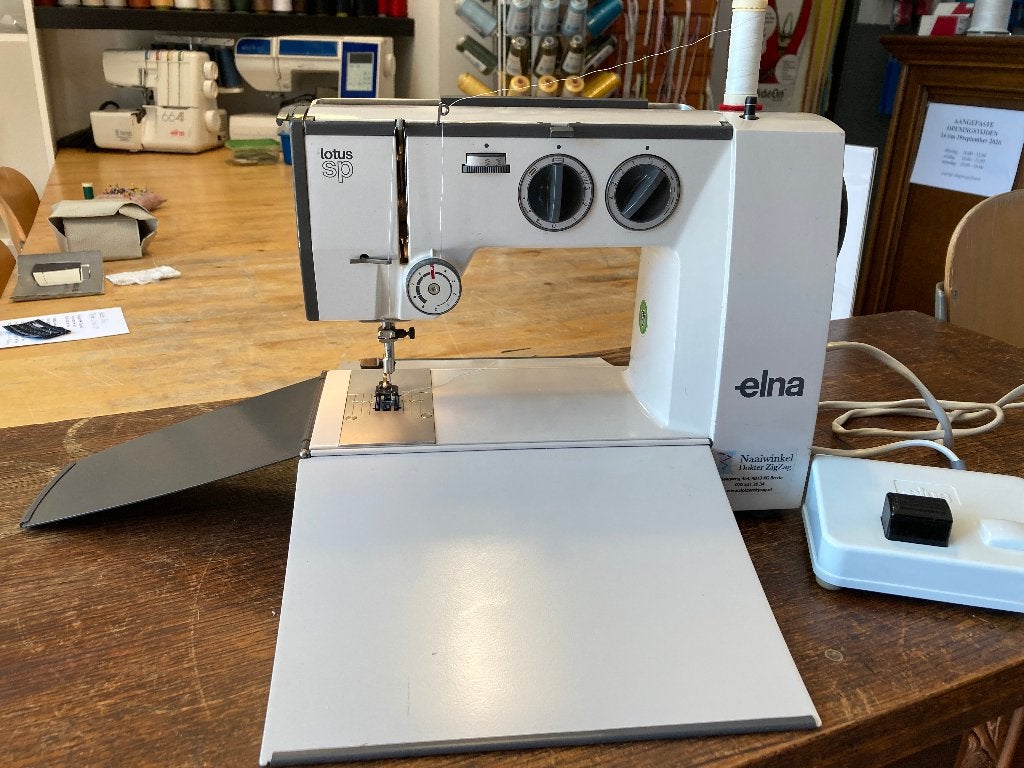 Elna Lotus SP - zeer compacte naaimachine IN NIEUWSTAAT, Overige merken, Zwitserland, Ophalen of Verzenden, Elna