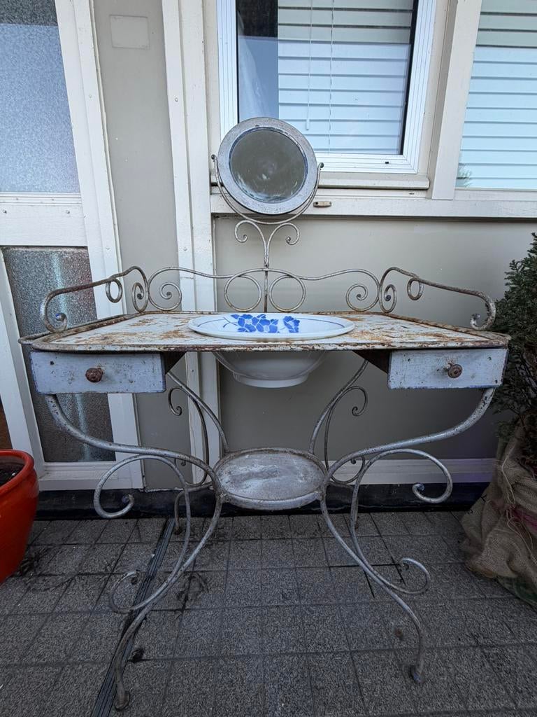 Brocante ijzeren wastafel met bijbehorende schaal, Antiek en Kunst, Ophalen