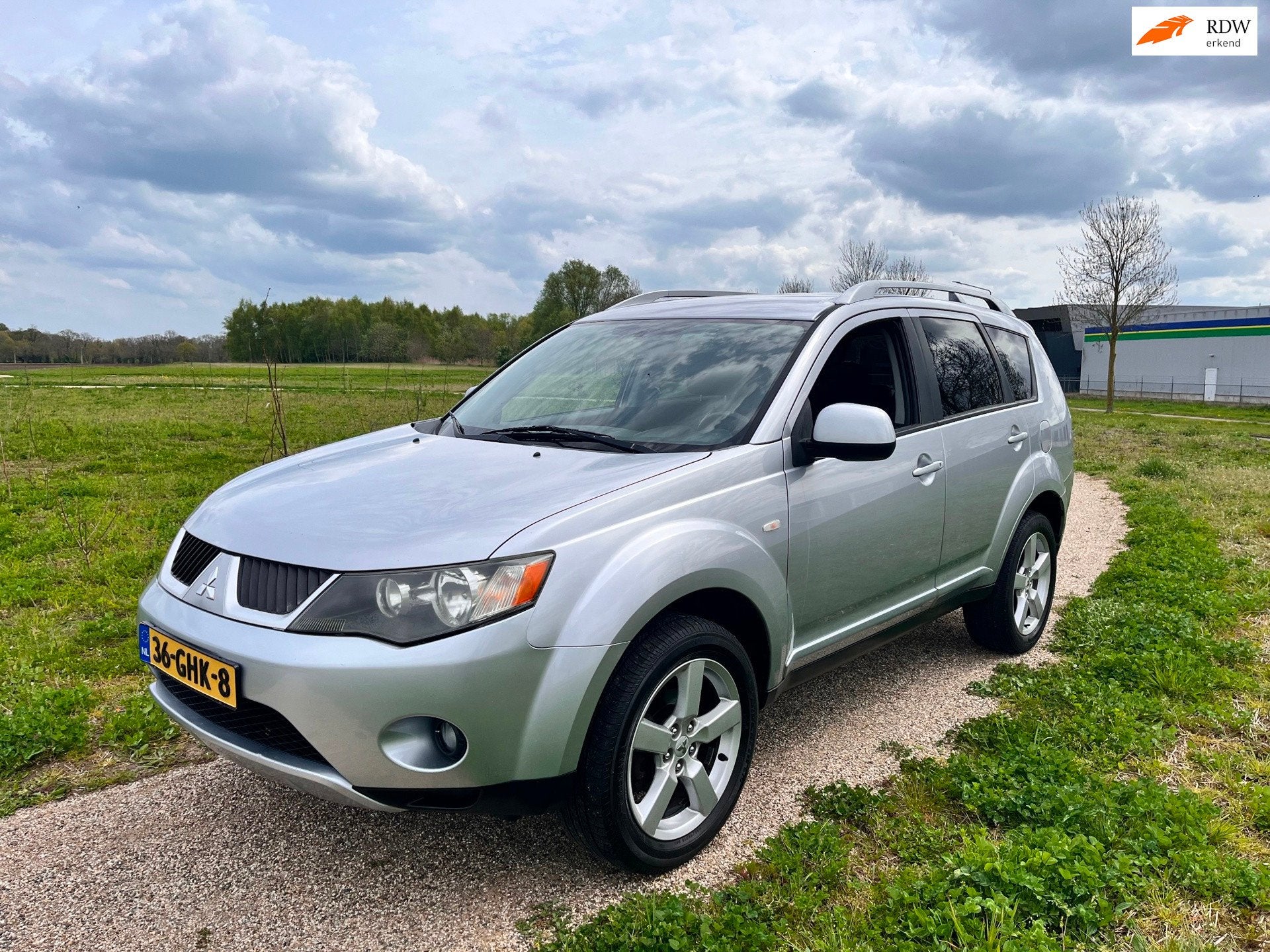 Mitsubishi Outlander 2.4 Invite, Voorwielaandrijving, Verwarmde buitenspiegels, Stof, Zwart